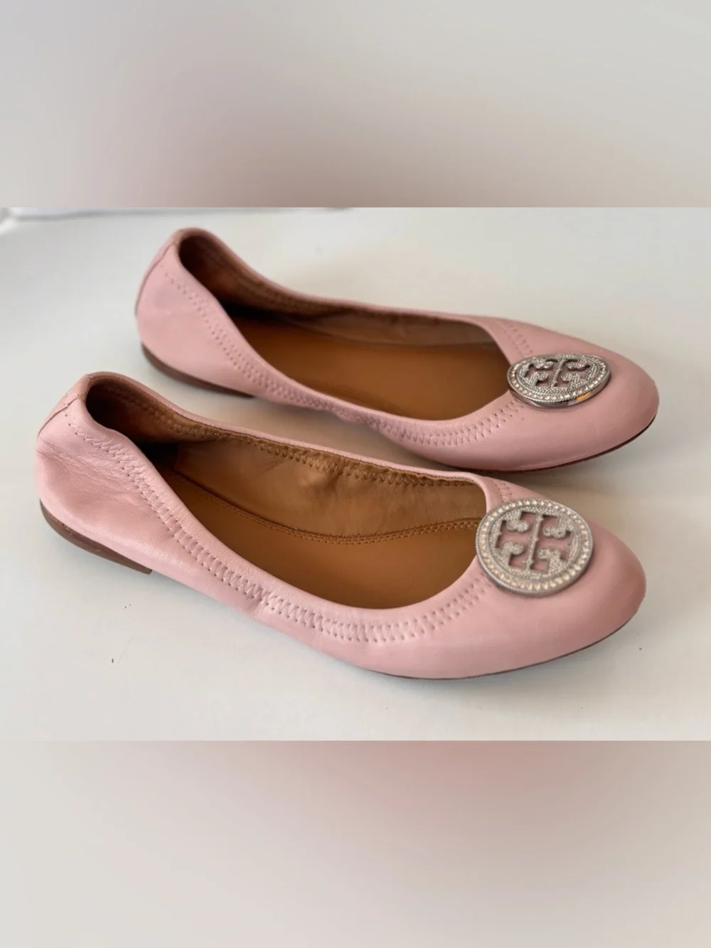 Tory Burch Liana Seashell Pink Logo Rhinestone Flat Nappa Leather Shoes Size 8
